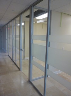 Wall partition system for offices